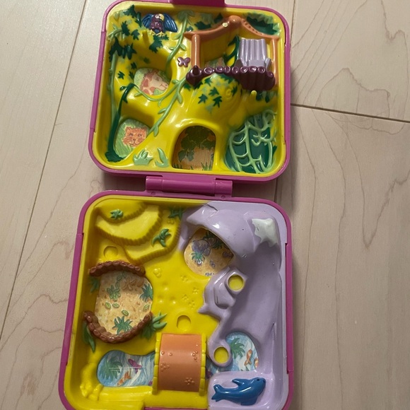 VINTAGE POLLY POCKET DOLL HOUSE - Picture 1 of 2